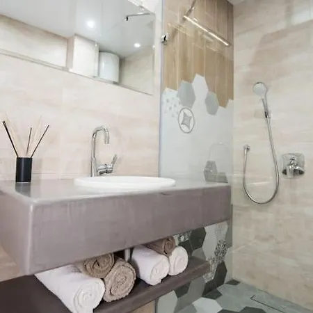 Luxury And Cozy With Lots Of Sun *