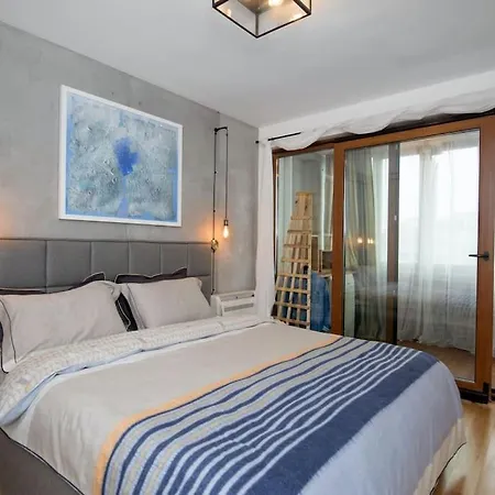 Luxury And Cozy With Lots Of Sun